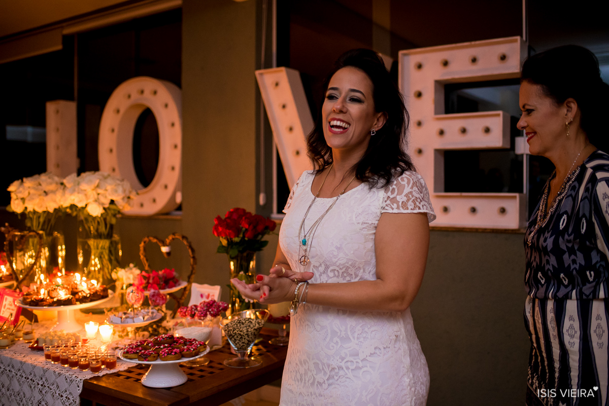 com muito amor e sorrisos roberta almeida agradece a presença de seus amigos na sua festa de aniversario que teve a linda decoração de miss festas