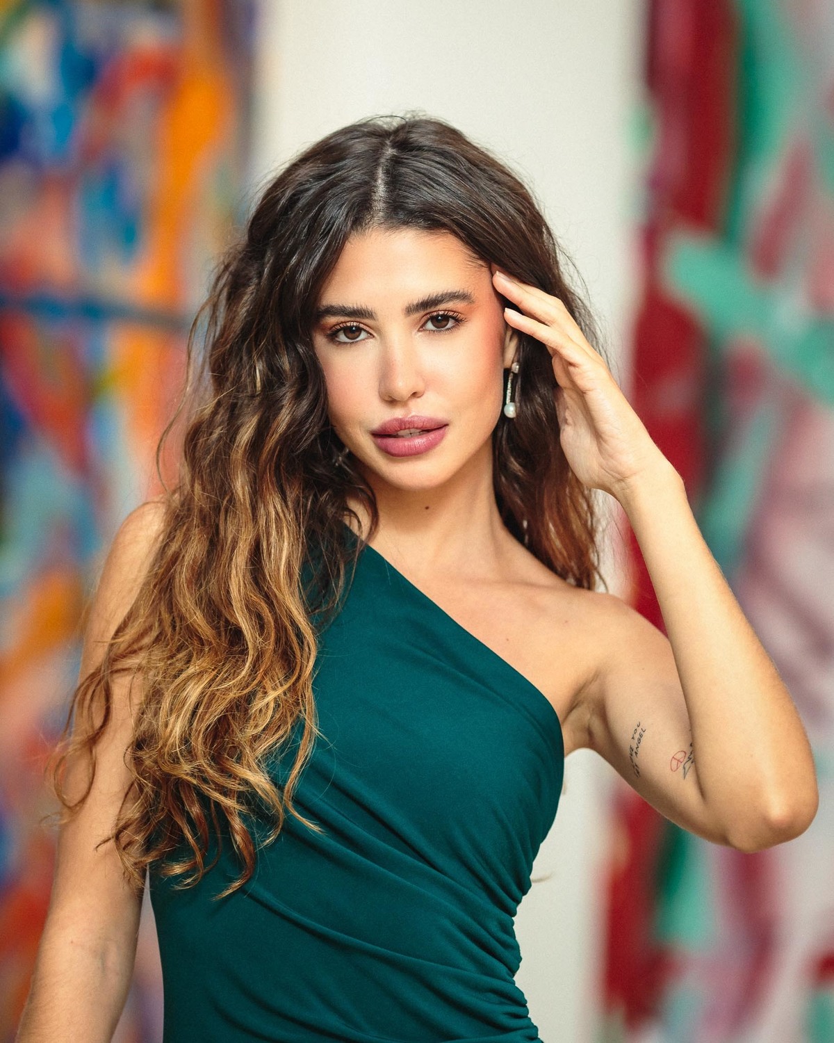 retrato de moda com modelo isadora porto em galeria de arte no rio de janeiro pelo fotógrafo de moda paulohlima especialista em fotografia de moda no rio de janeiro rj