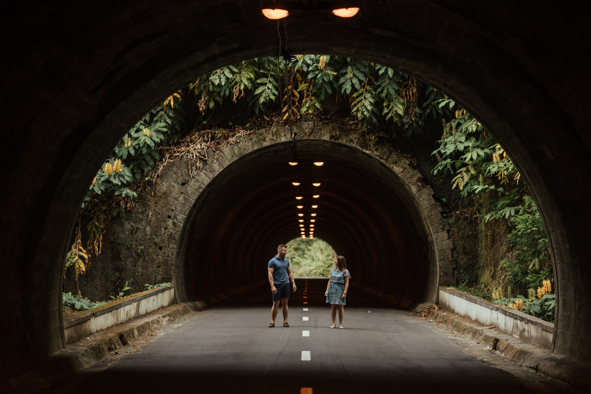 sessão de namoro no túnel da ribeira quente em são miguel açores