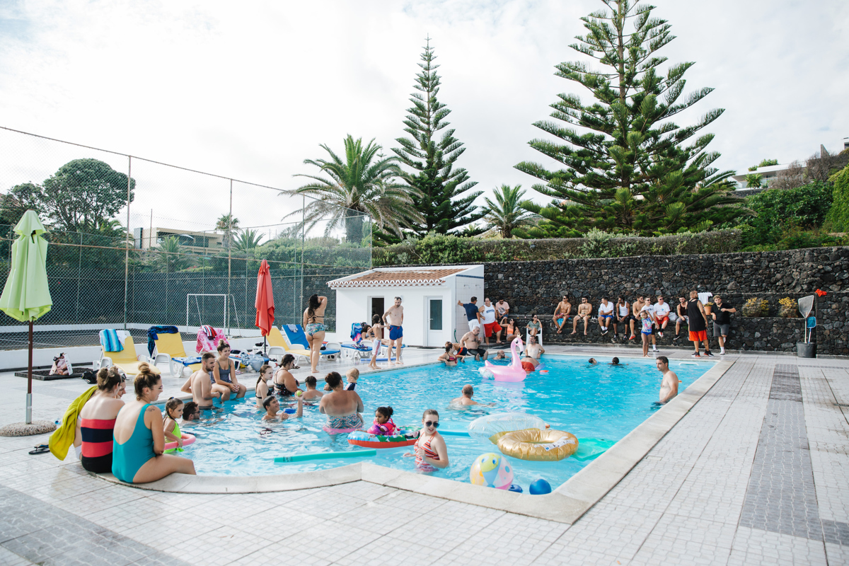 festa na piscina caloura 