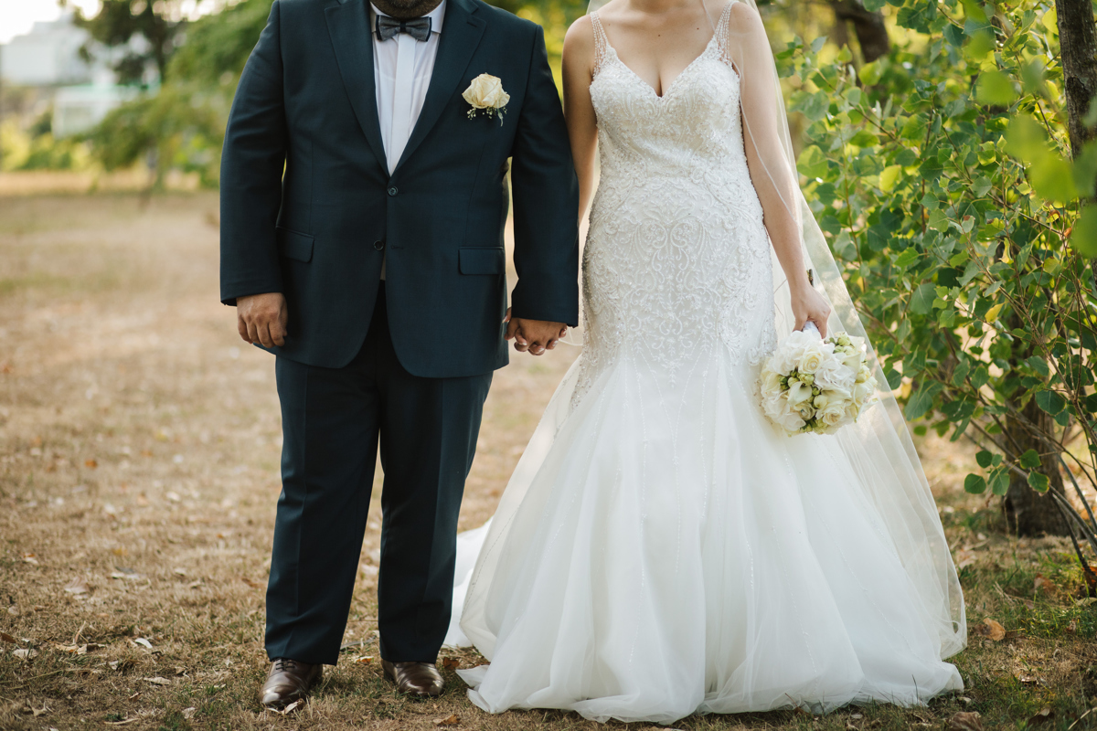 detalhes de roupa dos noivos