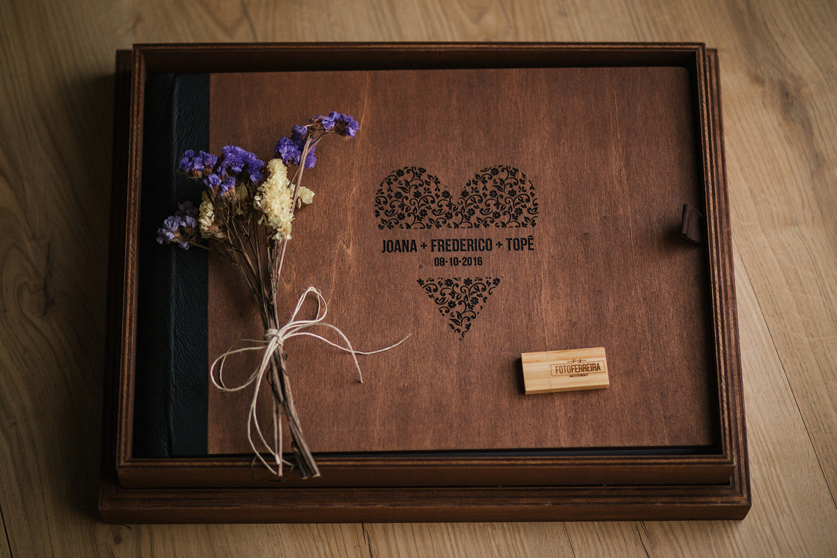 álbum em madeira