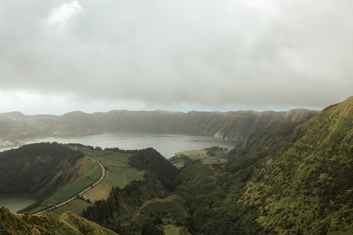 Sete cidades grota do inferno nos açores