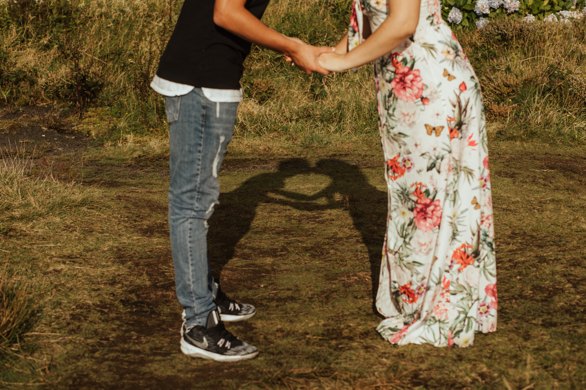 sombra de namorados a beijar 