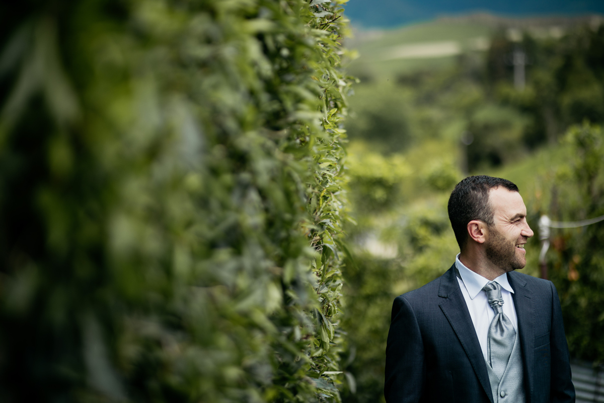 foto do noivo na natureza