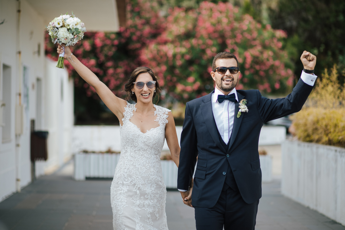 noivos felizes no Atlantico Vila Eventos em são miguel 