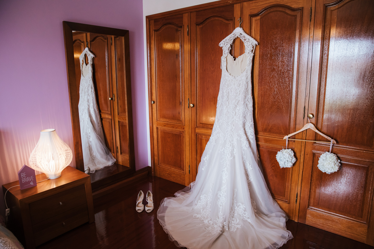 vestido da noiva pendurado