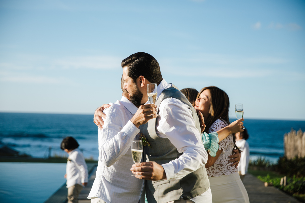 celebrando o dia do casamento com amigos nos açores