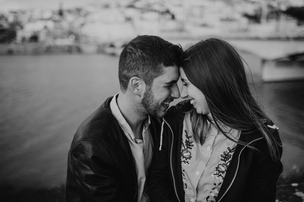 casal de namorados em Coimbra uma cidade romântica 