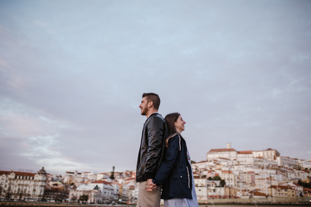 casal de namorado e estudantes em Coimbra para sessão de fotos 