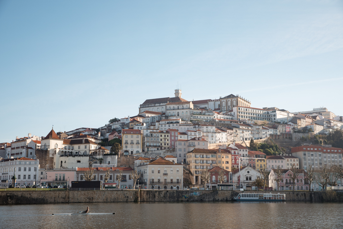 cidade de Coimbra com casas