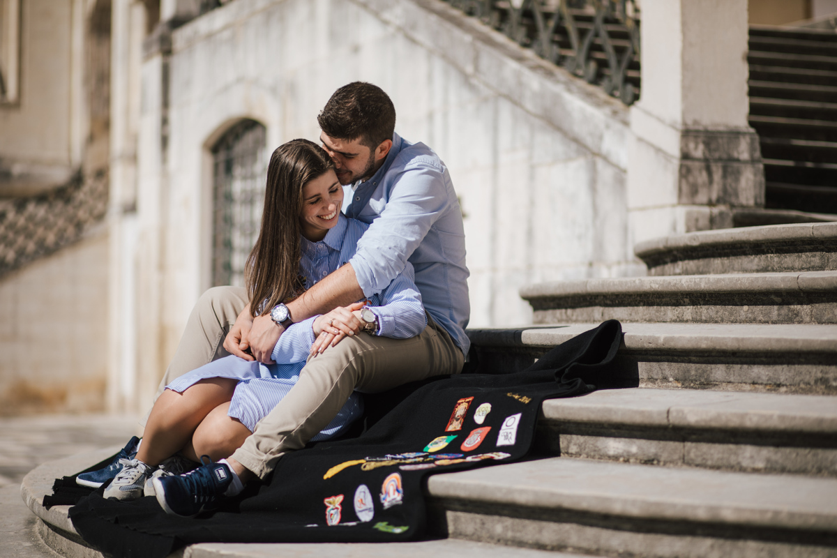 namorados estudantes a namorar na universidade de coimbra 