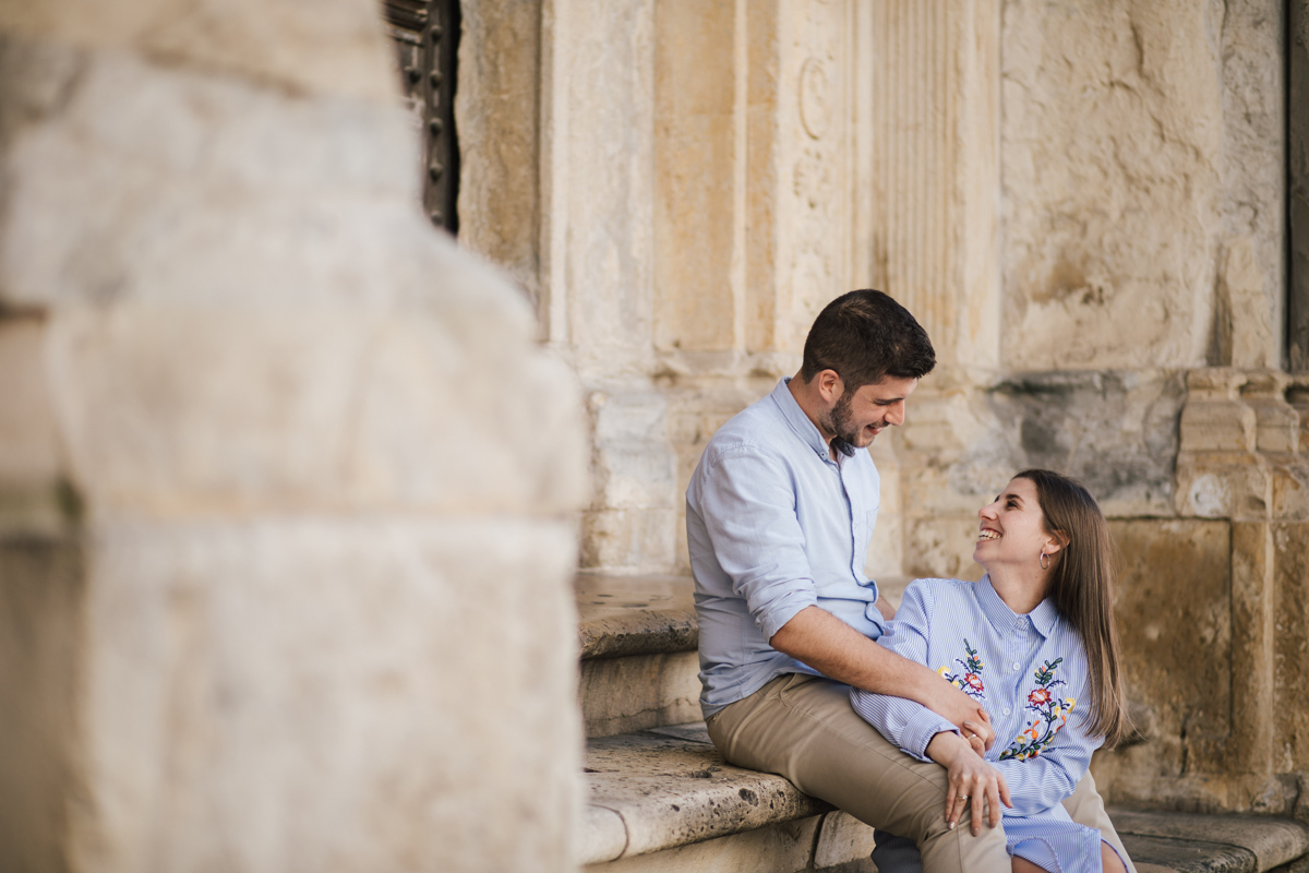 Namorando na Igreja da Sé Velha 