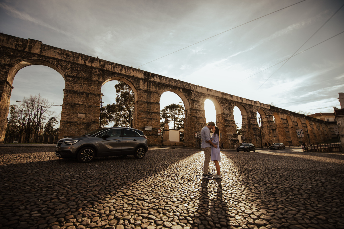 namorados no aqueduto de São Sebastião em Coimbra 
