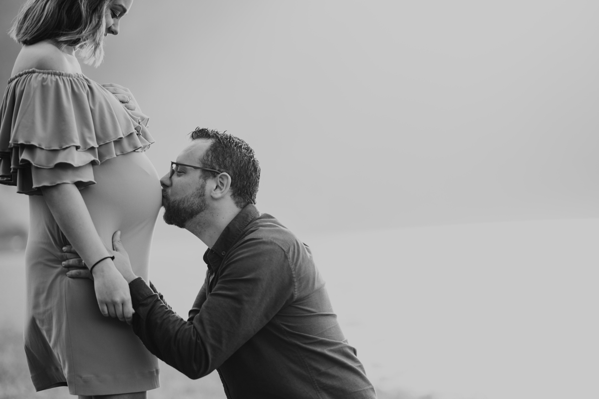 pai beijando a barriga 