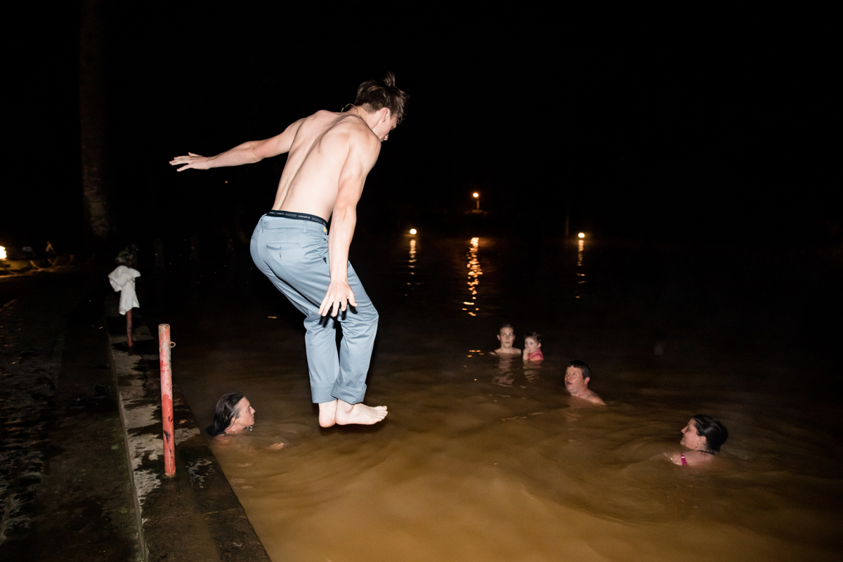tomando banho à noturno no tanque termal do parque terra nostra 