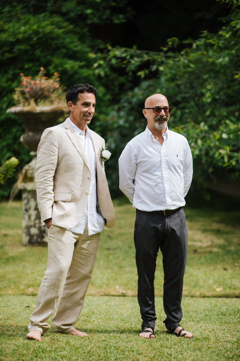 noivo à espera da noiva 