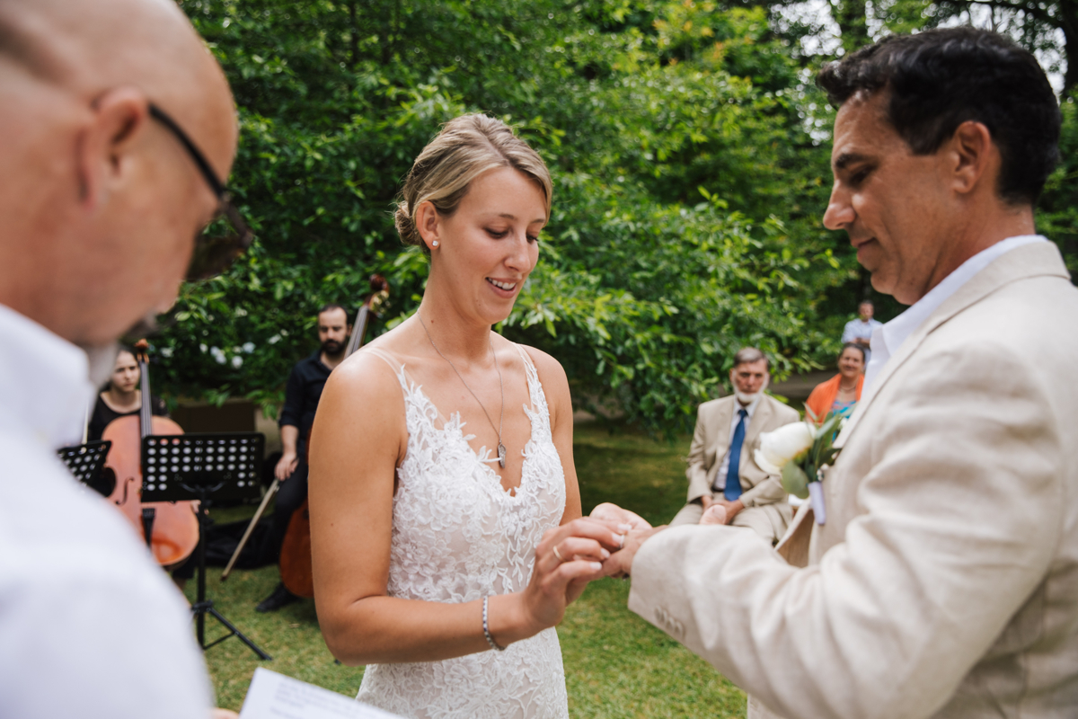 troca de alianças no casamento nas furnas 