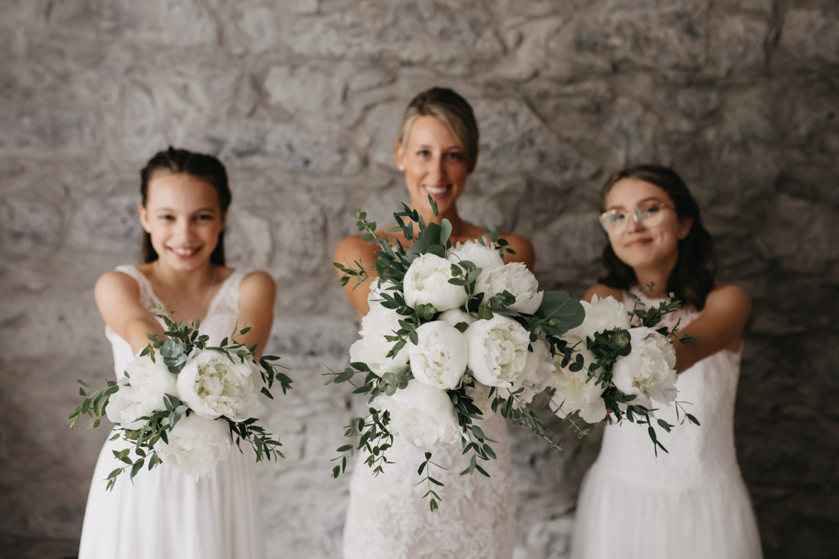 noiva mais as damas de honor em casamento nas furnas 