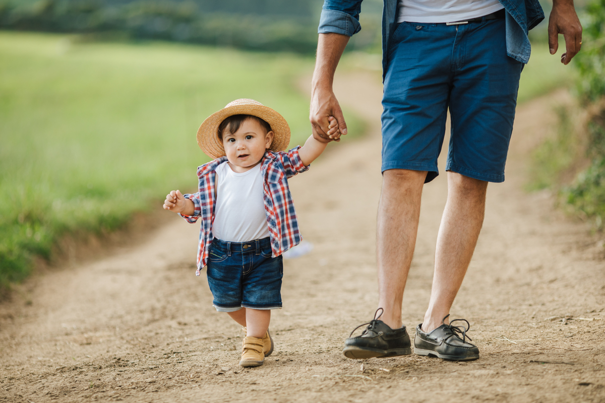 passeando com o pai nos pastos dos açores