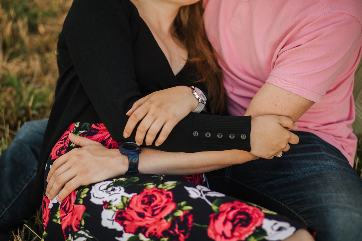 abraço apertado na sessão de namoro 