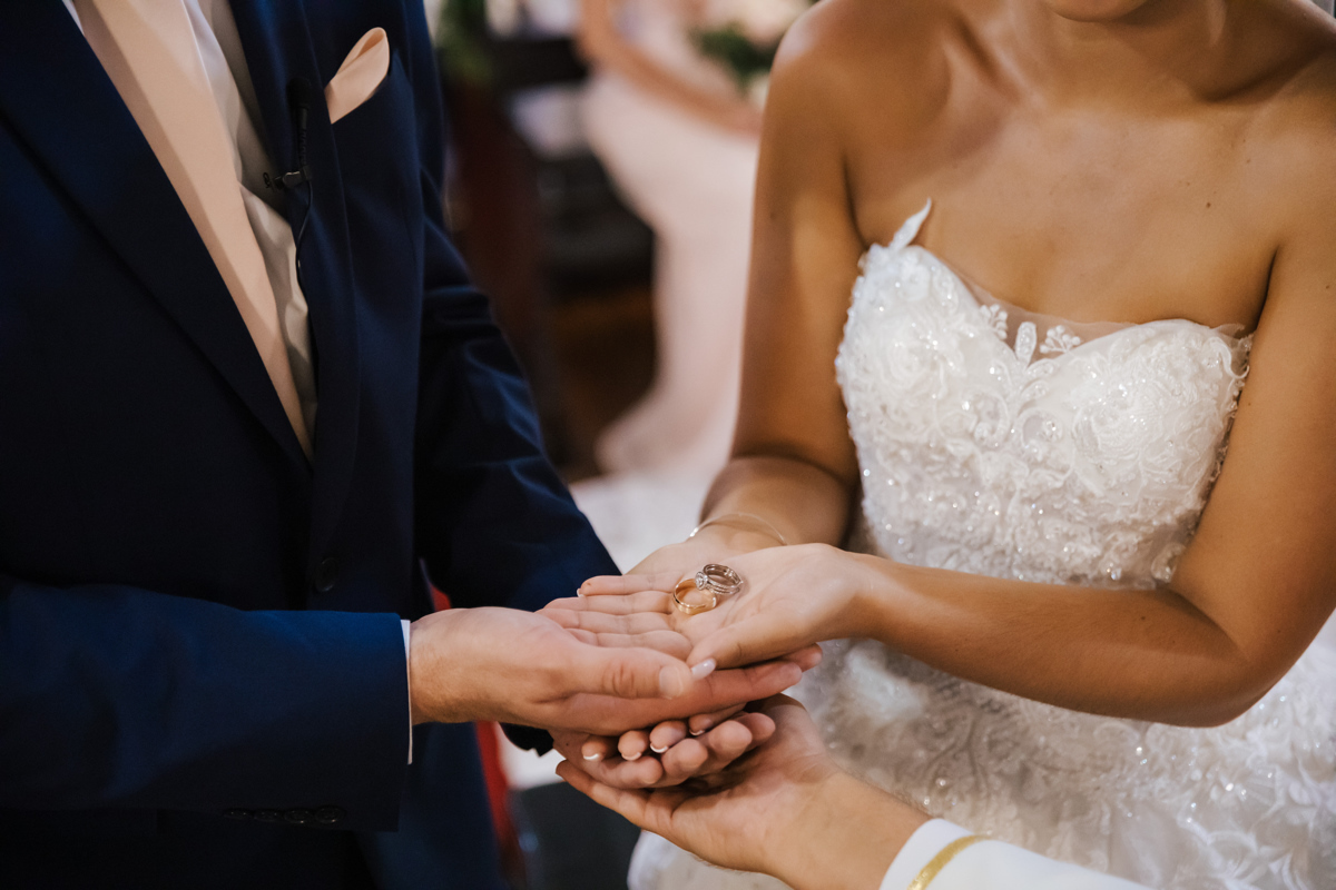 alianças dos noivos no casamento nos açores