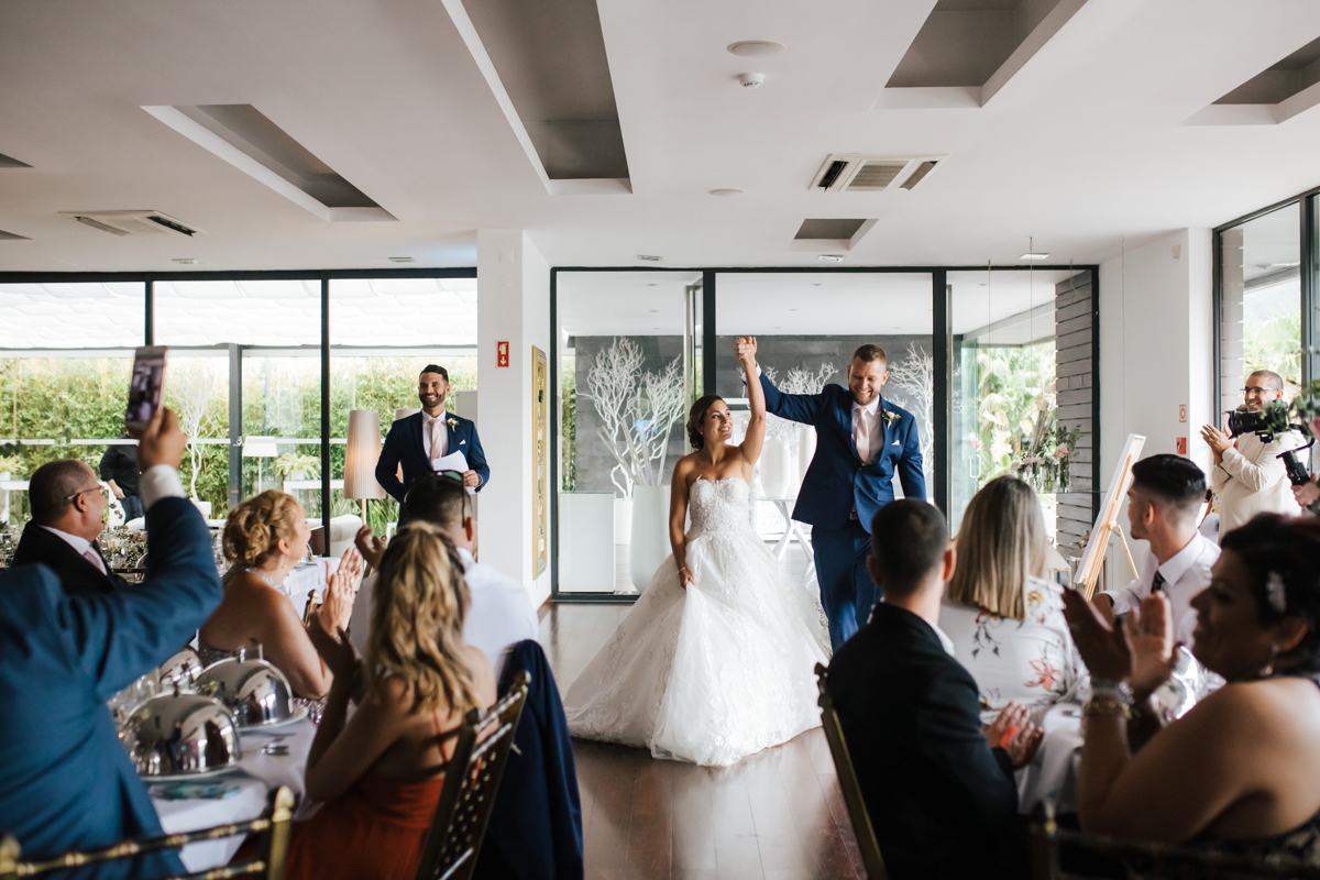 entrada dos noivos no espaço quinta da ribeira grande 