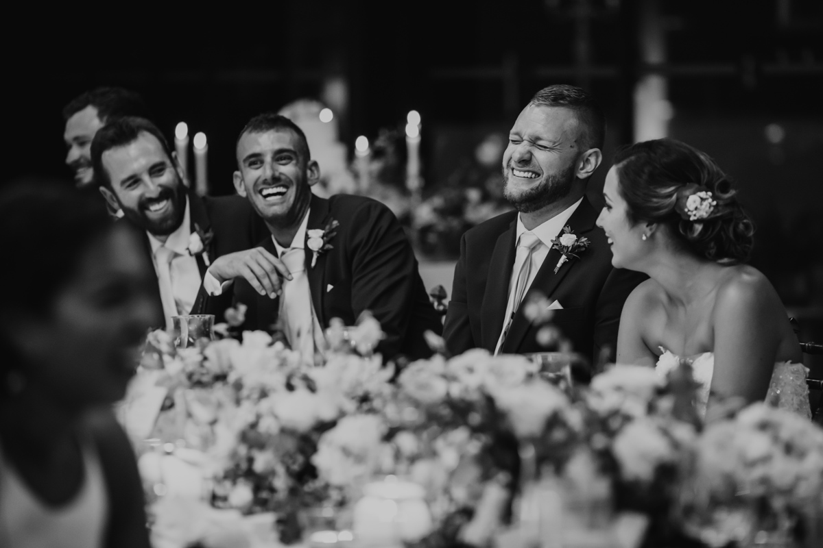 convívio entre amigos no casamento dos açores