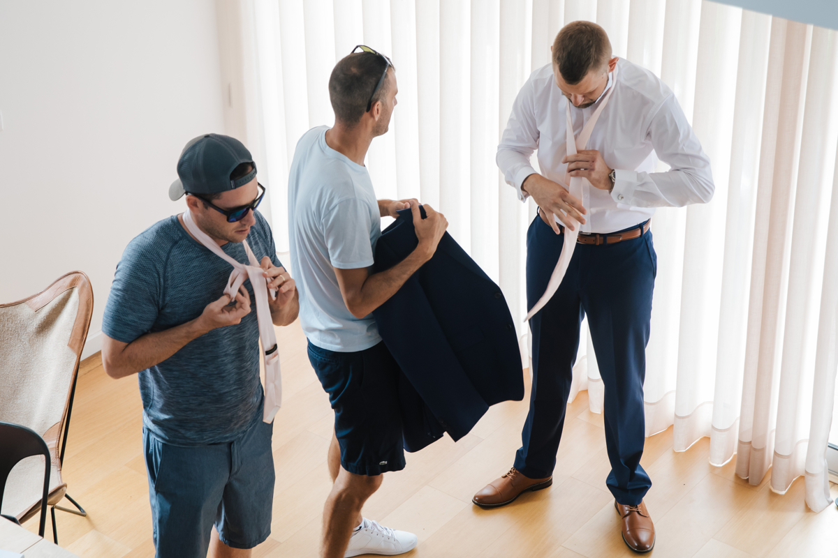 noivo a prepara-se para o casamento 