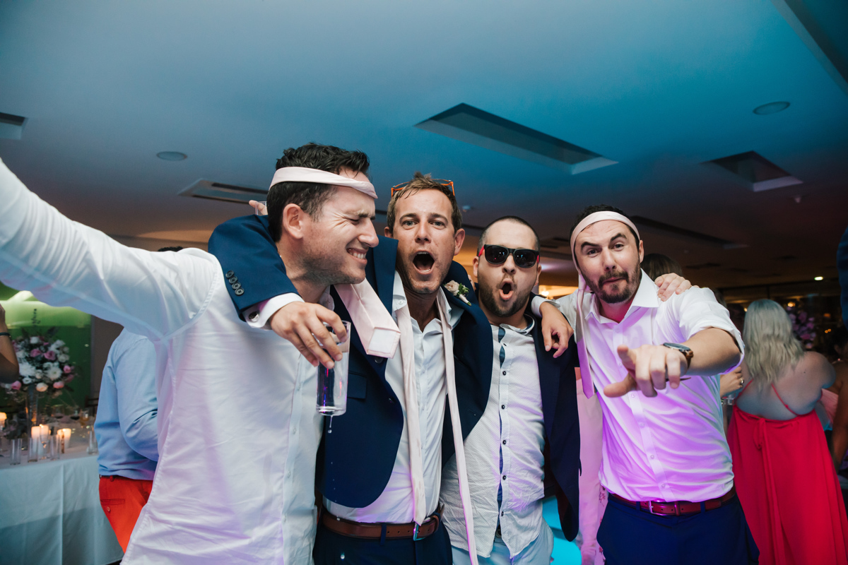 amigos do noivo a bombar no casamento 