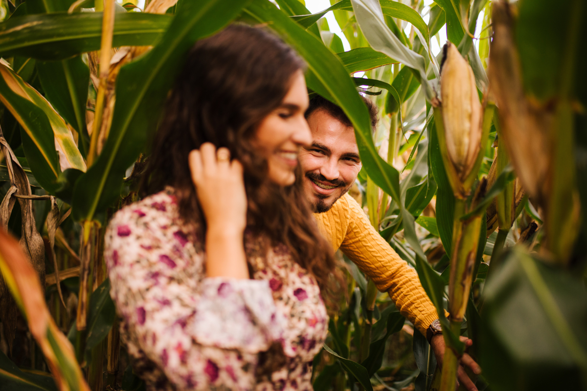 correndo entre o milho 